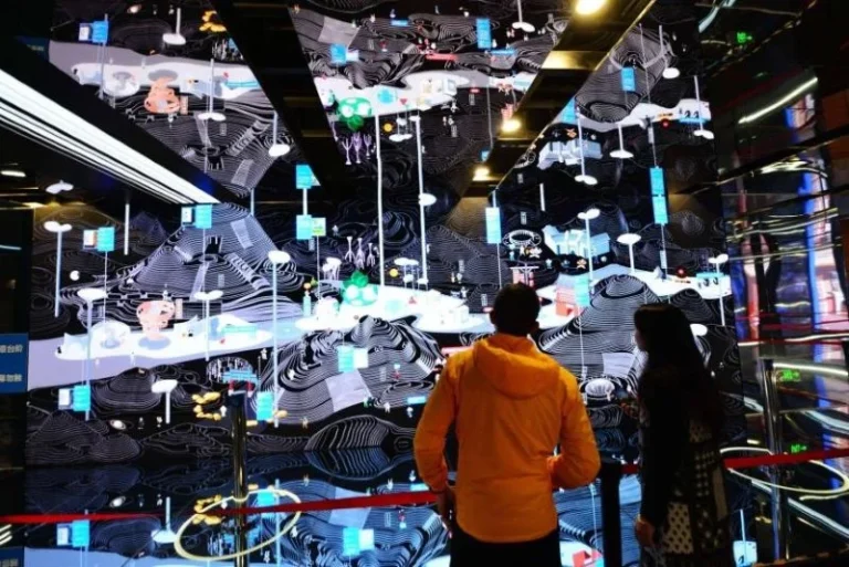 Technology Enhances immersive Reading Experiences in Beijing