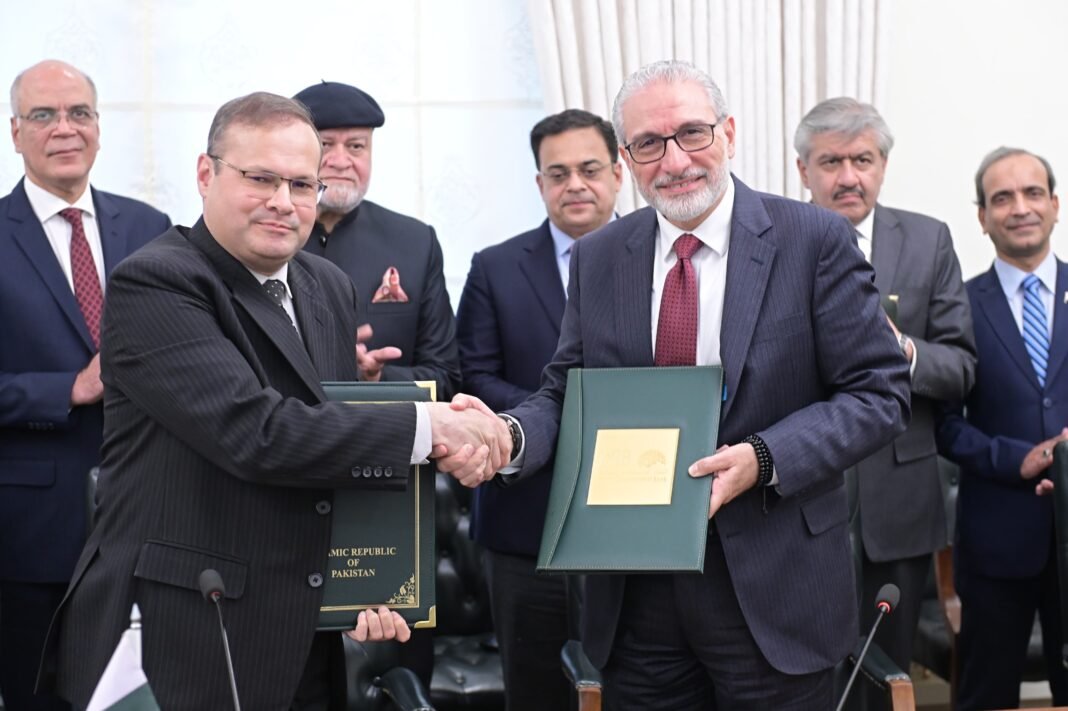 Pakistan, IDB sign 3 agreements worth $603 million