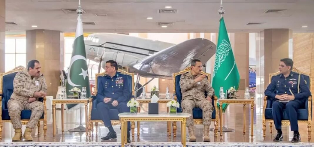 Saudi Commander lauds Pakistan’s role in promoting regional peace