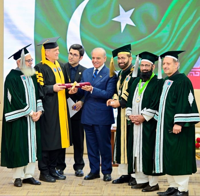 PM Pledges Stronger Pak-Iran Cooperation Across All Fronts