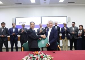 AKUH Signs Agreements to Bring Robotic Surgery to Pakistan
