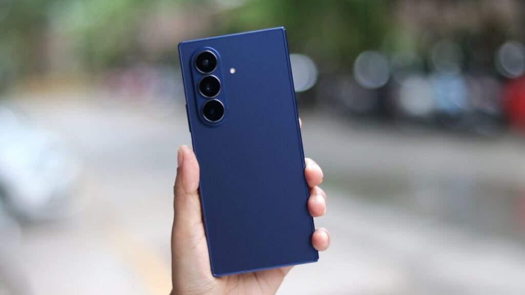 Samsung Probes Galaxy Z Fold 7 Battery Drain After One UI 8.5 Update