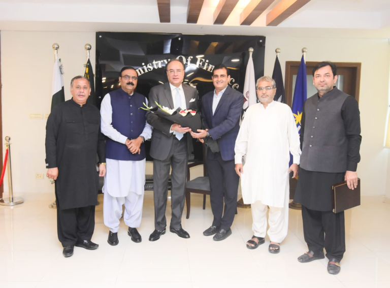 Finance Minister Reaffirms Support for Cotton Sector in Ginners' Meeting
