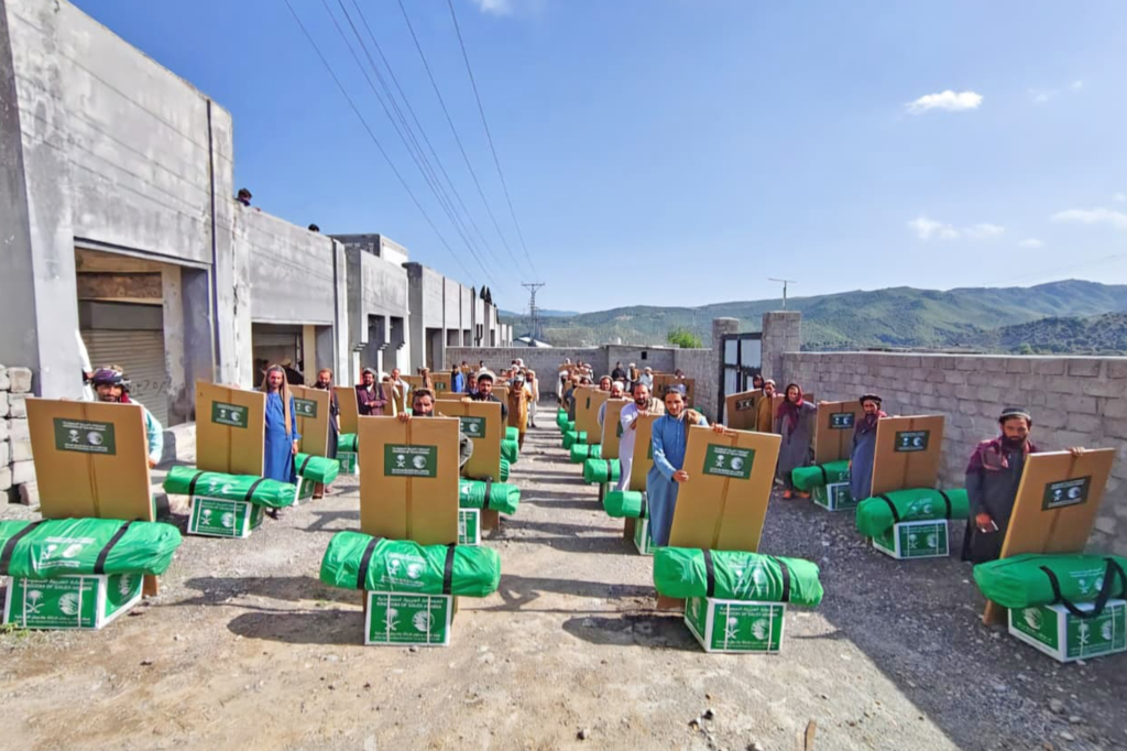 KSrelief Distributes 3,500 Shelter Kits in KP