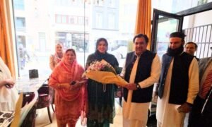 Ambassador Qureshi Meets Pakistani Community in Antwerp