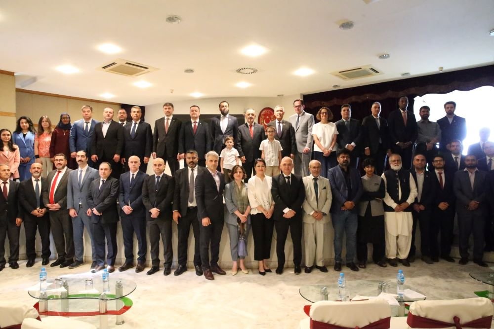 Pakistan Reaffirms Brotherly Ties with Türkiye, Tarar