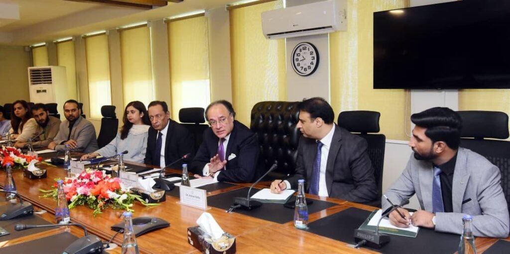 Finance Minister Meets URAAN Overseas Summer Scholars