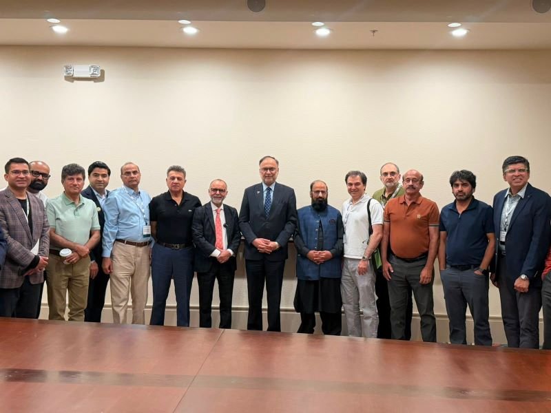 Ahsan Iqbal Calls on Overseas Pakistanis to Invest Back Home