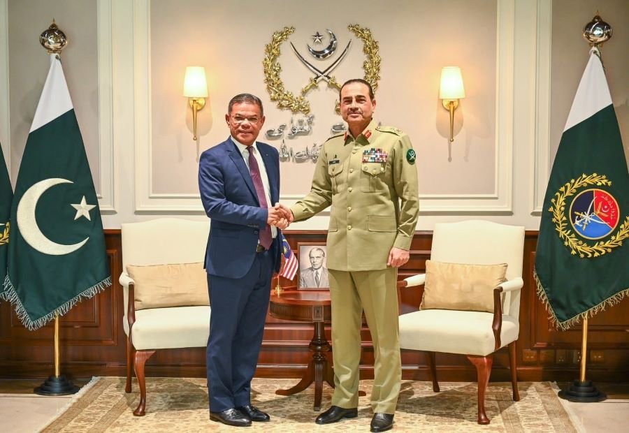 Malaysian Home Minister Meets CDF, Dy PM
