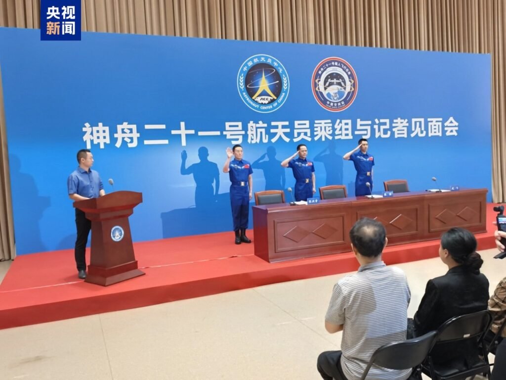 China's Shenzhou-21 Astronauts First Public Appearance