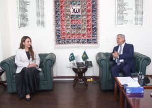 Baker Praises Pakistan’s Role in Gulf Conflict