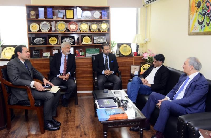 PBC, Finance Adviser Discuss Investment Reforms