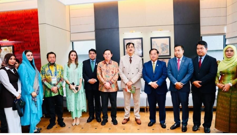 Gilani Attends Luncheon Hosted by Cambodian Senate