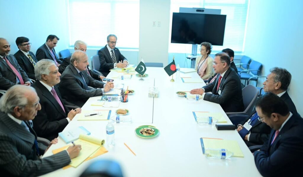 Pakistan, Bangladesh Vow to Strengthen Bilateral Cooperation