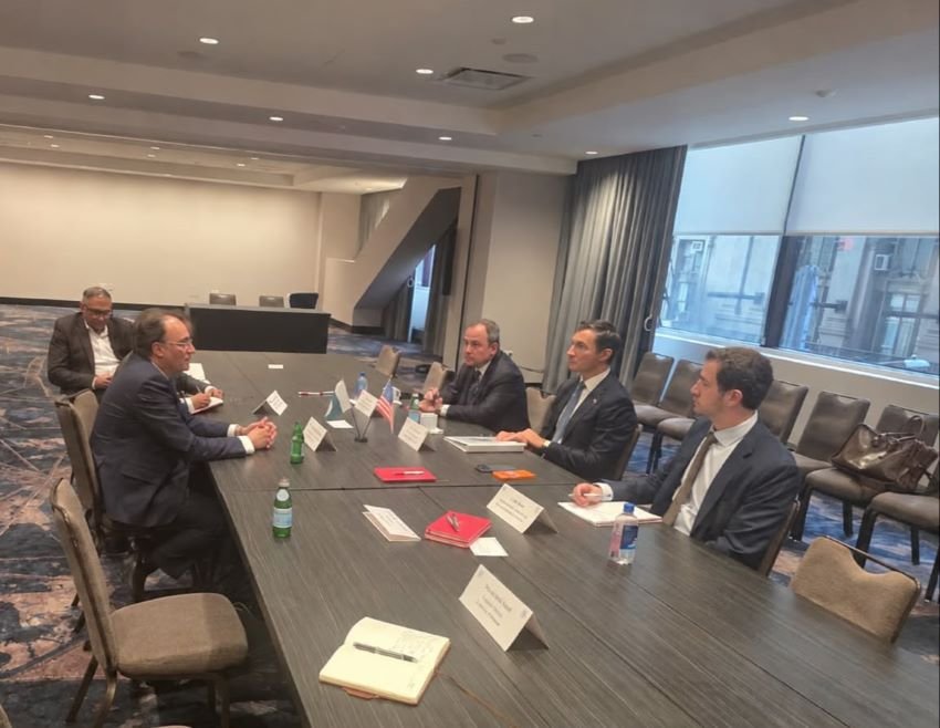 Finance Minister discusses Reko Diq, aviation, upgrades with US EXIM Bank