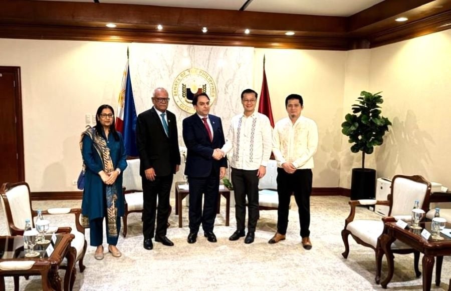 Pakistani Parliamentary Delegation Arrives in Manila