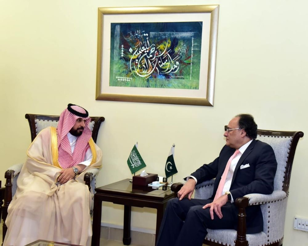 Finance Minister, Saudi Envoy Discuss Investment Ties