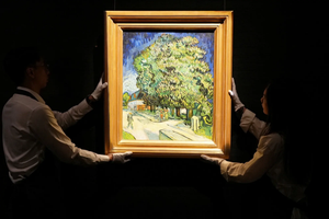 Hong Kong Crowds Queue for Van Gogh Unseen for 60 Years