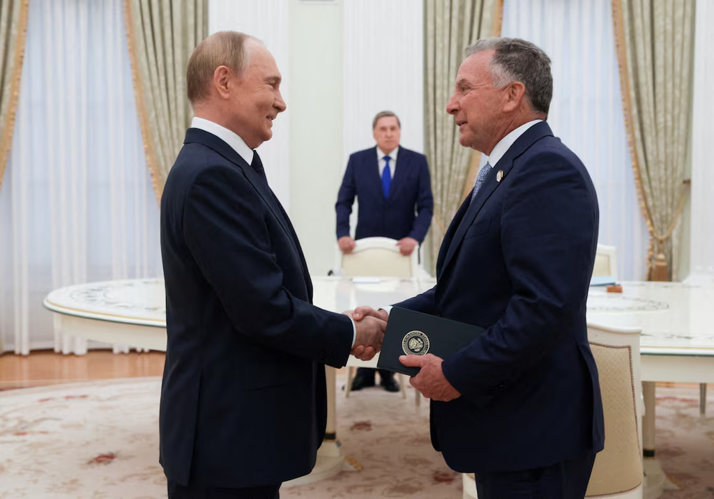 Ball in Putin’s Court as Witkoff Lands in Russia