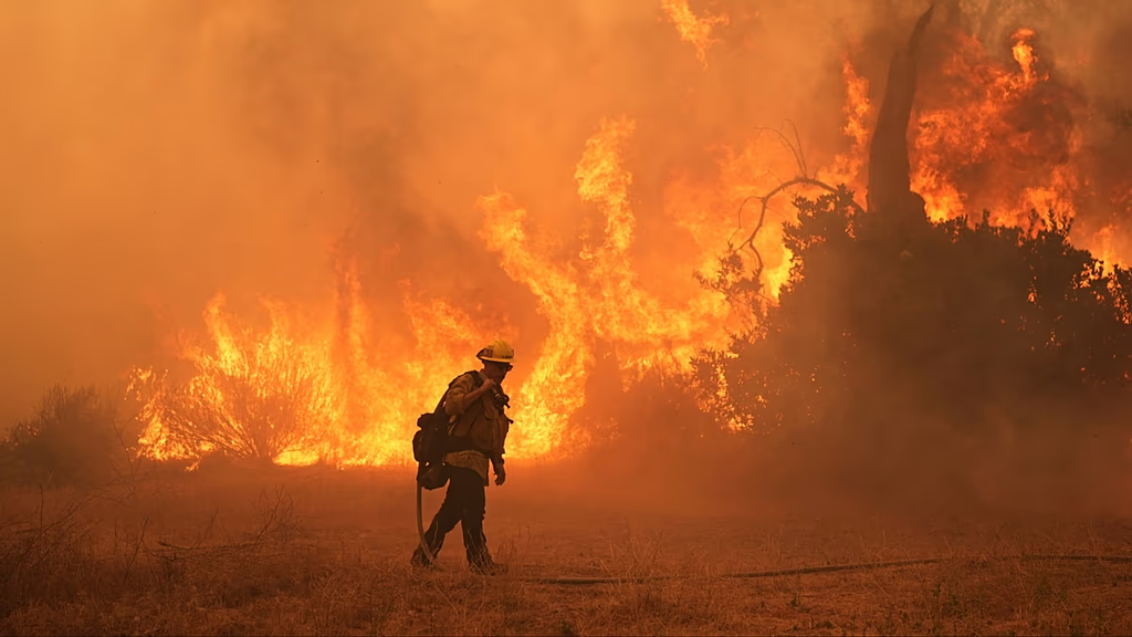 Peru Wildfires Kill 12 as El Niño Heat Fans the Flames