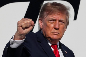 Democrats Keep 11-Point Lead as Trump Approval Edges to 32%