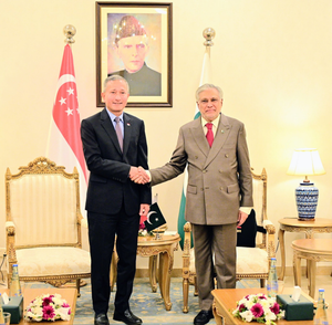 Dar Hosts Singapore FM to Expand Trade and Investment Ties