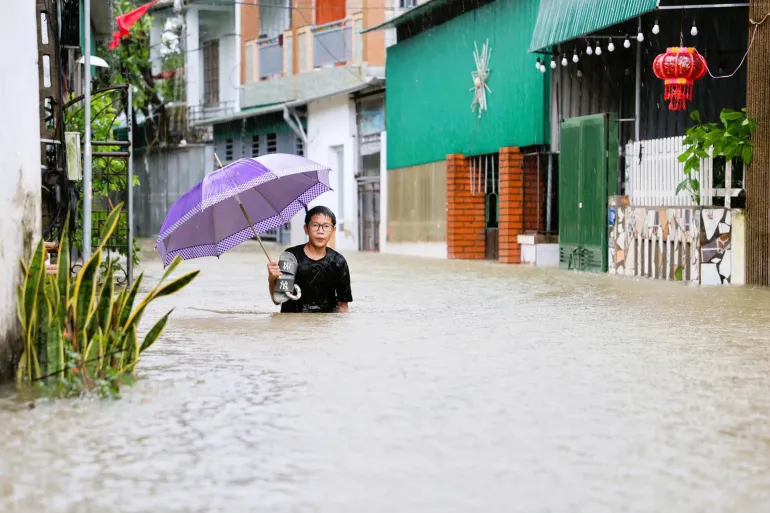 El Nino Strengthens Rapidly as December Peak Looms